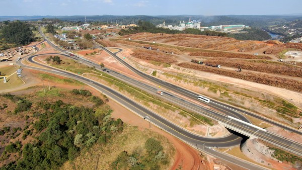 Indústria de Papel e Celulose - Telêmaco Borba/PR